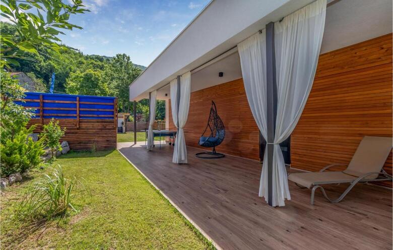 Nice Home In Bater With Jacuzzi, Wifi And 3 Bedrooms