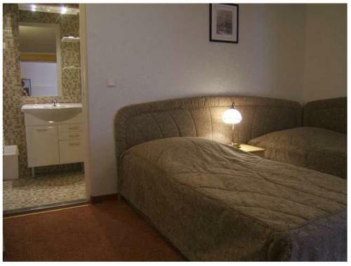 Hostal Angela Hotel