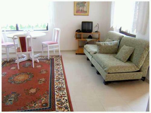 Hostal Angela Hotel