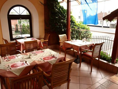 Hostal Angela Hotel