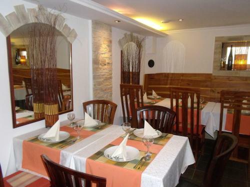 Hostal Angela Hotel