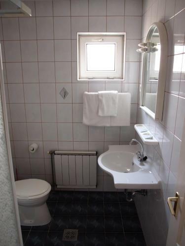 Hostal Angela Hotel