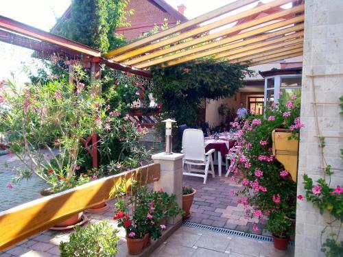 Hostal Angela Hotel