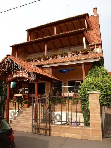 Hostal Angela Hotel