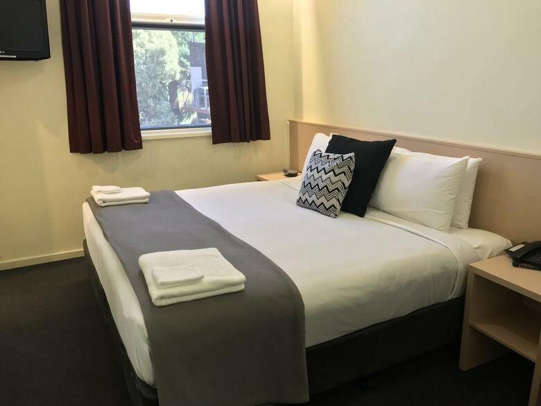 Miami Hotel Melbourne