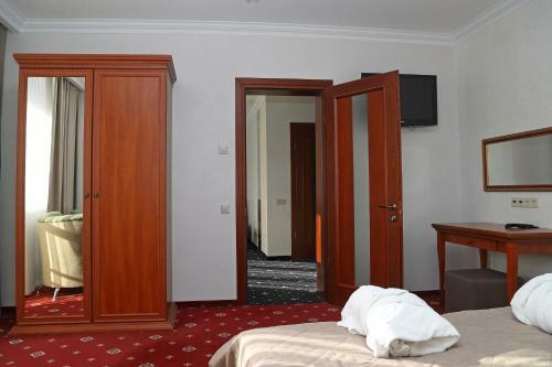 Tavel Hotel & Spa