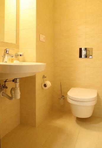 Tavel Hotel & Spa