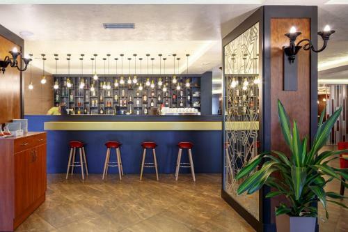 Tavel Hotel & Spa