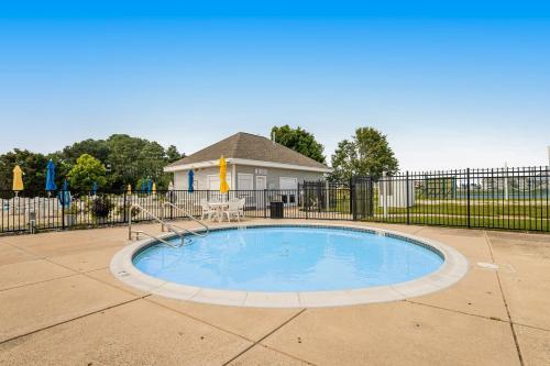 Bethany Bay --- 4703 Pettinaro