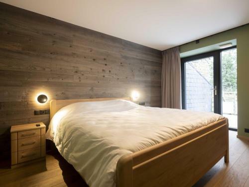 Vintage Holiday Home In Tavigny With Bar