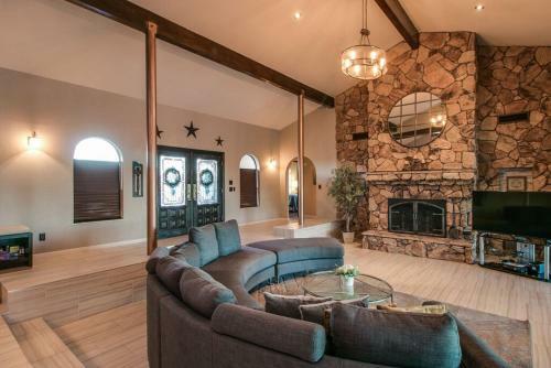 Spectacular Fountain Hills 5 Bdrm Wpool And Views