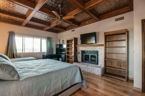 Spectacular Fountain Hills 5 Bdrm Wpool And Views