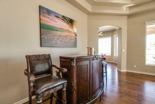 Fabulous 4-bdrm Wbreathtaking Views & Pool