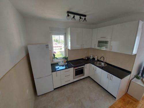 Dix Apartments
