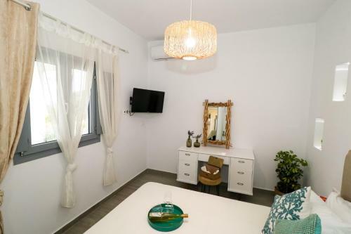 Cycladic Home On The Hill With Beautiful Views!!
