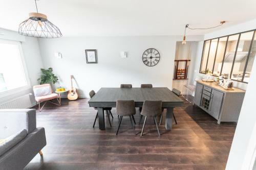 La Bigote-ideal Groupe-6 Chambres-billard-terrasse