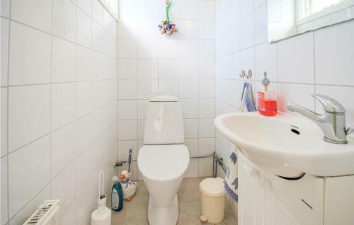 Awesome Home In B�stad With Wifi And 2 Bedrooms