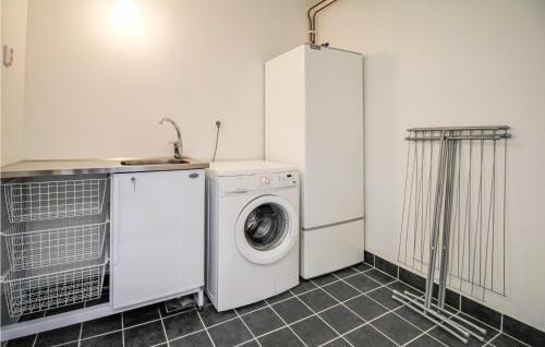 Awesome Home In B�stad With Wifi And 2 Bedrooms