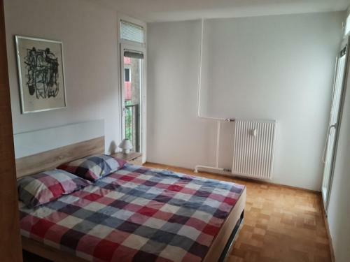Thomas Apartment 028