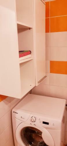 Thomas Apartment 028