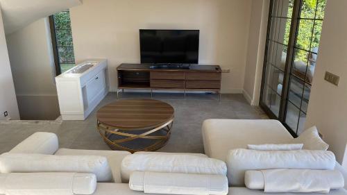 ?neue Luxus-gartenvilla Mit Gro�em Pool!?