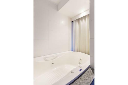 Casa 40 Metros Do Mar Com Piscina Privativa - Completa 4 Suites