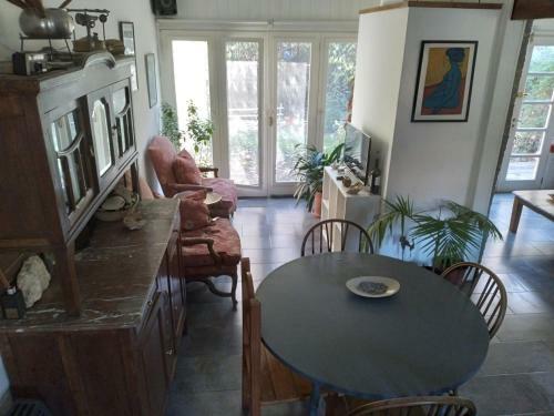 Apartamento Caba�a Con Arroyo