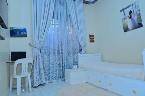 Cheerful 3-bedroom Home In A Family Setting