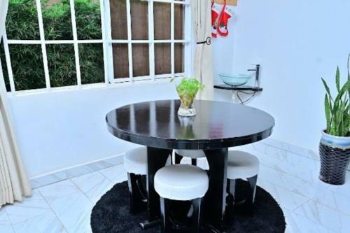 Cheerful 3-bedroom Home In A Family Setting