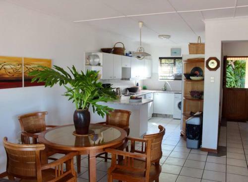 3-bdr Home Across Street From Beach, Supertubes