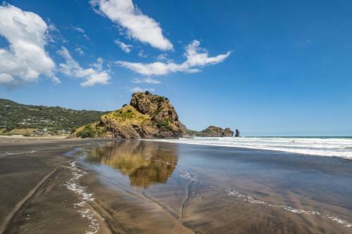 Perfectly Piha - Piha Holiday Home