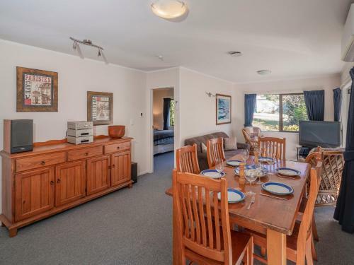Seashells Bach - Whangamata Holiday Home