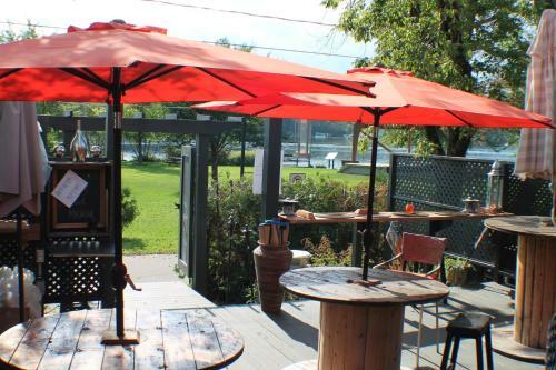 Bed & Breakfast Chalet Vue Sur La Riviere St-maurcie