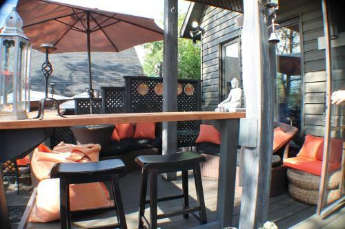 Bed & Breakfast Chalet Vue Sur La Riviere St-maurcie