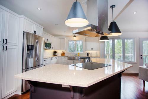 Luxury Mountain Lodge, 3-bed 3-bath, A Min To Lake