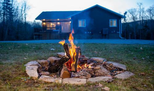 Luxury Mountain Lodge, 3-bed 3-bath, A Min To Lake