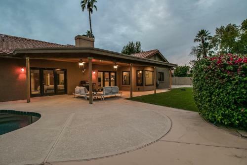 North Scottsdale 4 Bdrm Vacation Sanctuary With Pebble Tech Pool