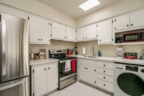 Stylish Arcadia 2-bdrm With Comfort And Charm