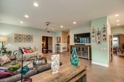 Luxe Scottsdale Home Wpool, Spa, & Tesla Charger