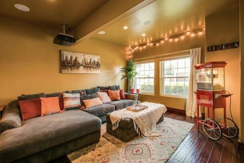 Luxe Scottsdale Home Wpool, Spa, & Tesla Charger