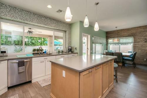 Luxe Scottsdale Home Wpool, Spa, & Tesla Charger