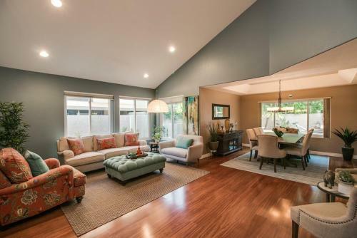 Luxe Scottsdale Home Wpool, Spa, & Tesla Charger