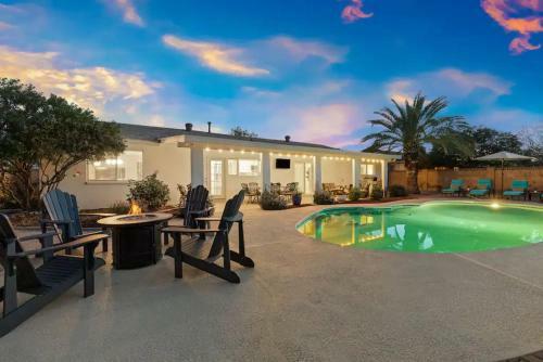 Relaxing Getaway Home Wserene Yard And Pool