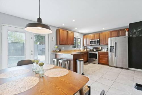 The Comforts' Inn: Desert Oasis