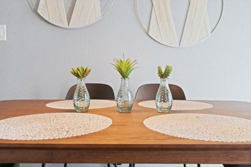 The Comforts' Inn: Desert Oasis