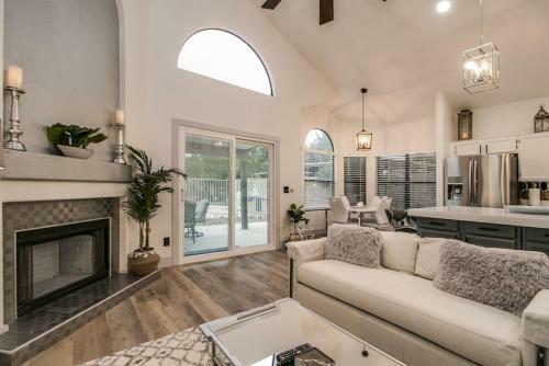 Newly Renovated 4 Bedroom Retreat Wpool