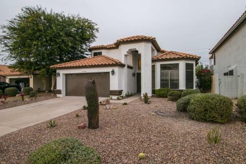 Newly Renovated 4 Bedroom Retreat Wpool