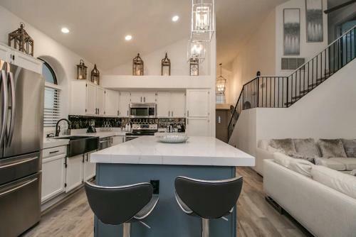 Newly Renovated 4 Bedroom Retreat Wpool