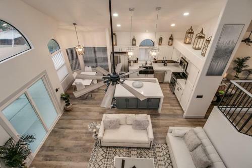 Newly Renovated 4 Bedroom Retreat Wpool