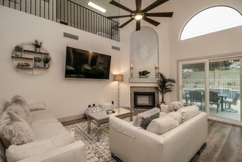 Newly Renovated 4 Bedroom Retreat Wpool